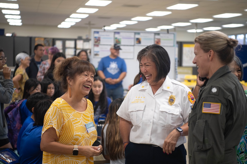 Pacific Missile Range Facility (PMRF) Executive Officer Attends Waimea Canyon Middle School Career Day