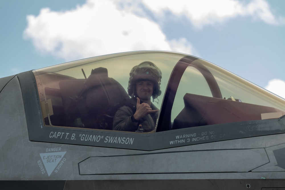 JASDF Service Members Observe Hot Refuel with MWSS-174