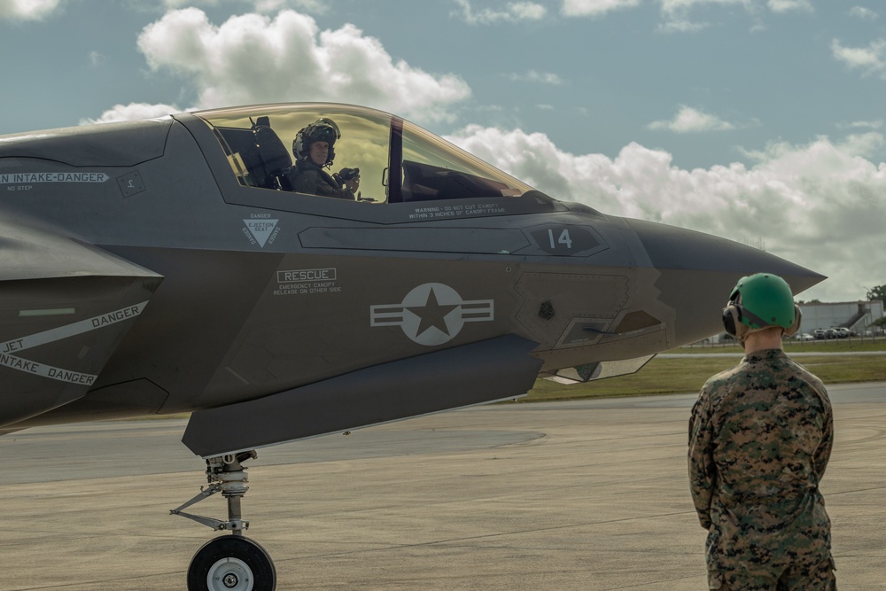 JASDF Service Members Observe Hot Refuel with MWSS-174