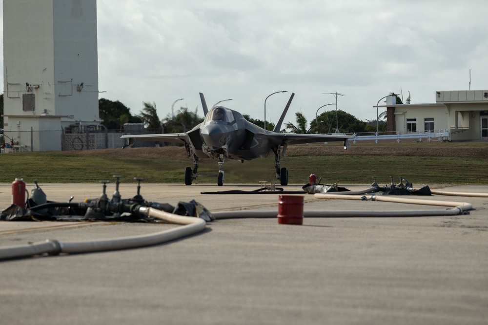 JASDF Service Members Observe Hot Refuel with MWSS-174