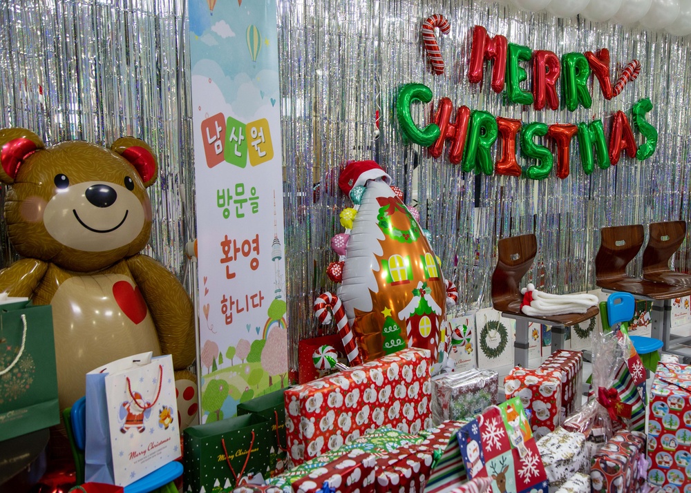 Eighth Army continues tradition of putting smiles on orphans' faces