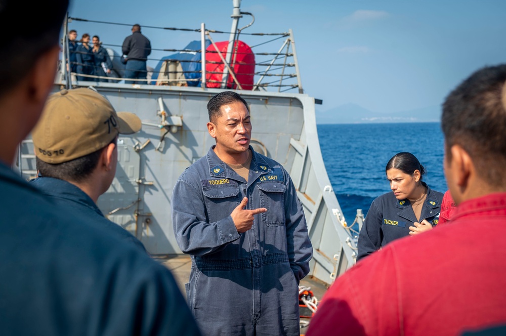 USS Hopper (DDG 70) Sailors Conduct Damage Control Training