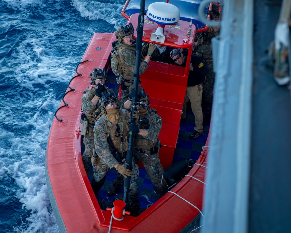 USS Hopper (DDG 70) Sailors Conduct Training with Marines