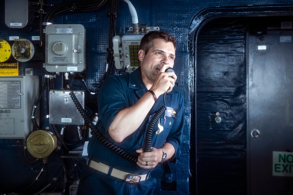 Sterett CO Addresses Crew