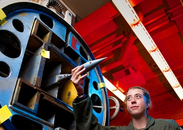 Cadets test for hypersonic speeds in aero wind tunnels