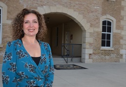 MICC small business analyst earns DOD Vanguard Award