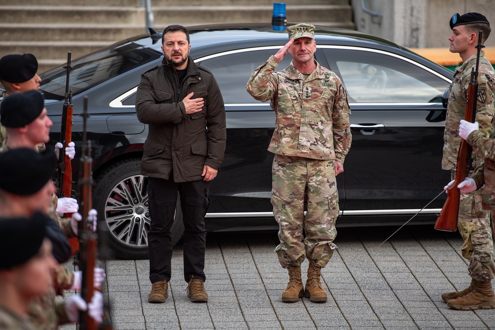 U.S. European Command, Gen. Christopher Cavoli meets with Ukrainian President, Volodymyr Zelenskyy