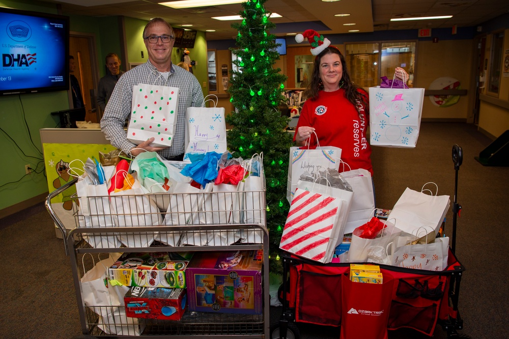 DVIDS Images NMCP Hosts Operation Homefront [Image 1 of 3]