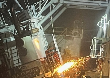 Strong enough: Coast Guardsman frees 2 trapped in sinking tugboat