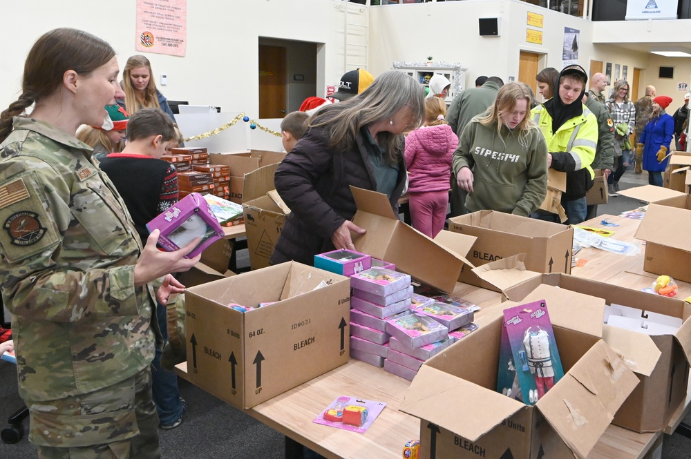 173rd Fighter Wing hosts annual Childrens Christmas Festival