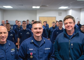 Strong enough: Coast Guardsman frees 2 trapped in sinking tugboat