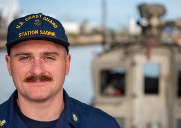 Strong enough: Coast Guardsman frees 2 trapped in sinking tugboat