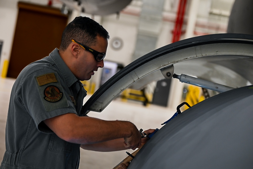 Landing gear door secure