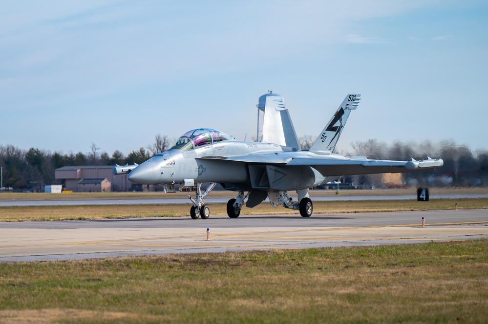 375th LRS Airmen perform hot-pit refuel on EA-18G Growler