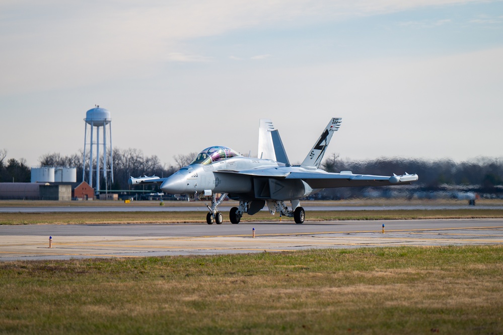 375th LRS Airmen perform hot-pit refuel on EA-18G Growler