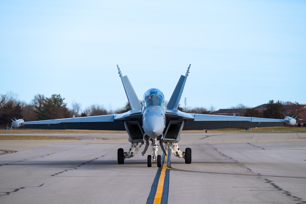 375th LRS Airmen perform hot-pit refuel on EA-18G Growler