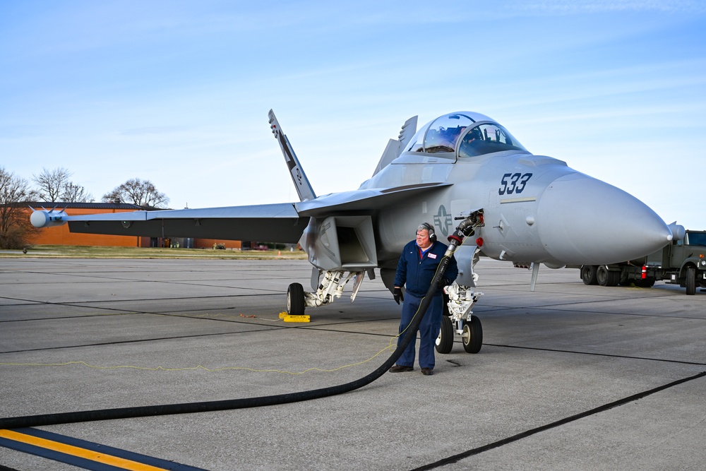 375th LRS Airmen perform hot-pit refuel on EA-18G Growler