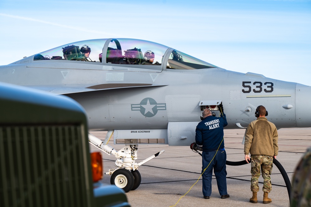 375th LRS Airmen perform hot-pit refuel on EA-18G Growler