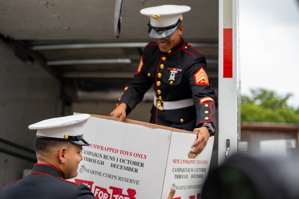 Toys for tots distribution