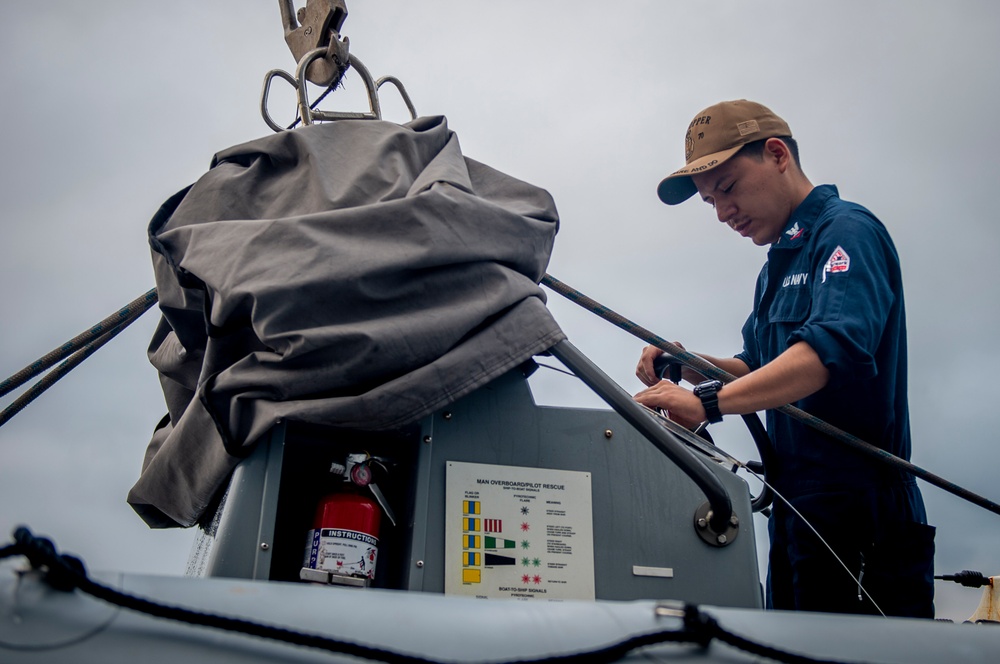 USS Hopper (DDG 70) Sailors Conduct Routine Maintenance