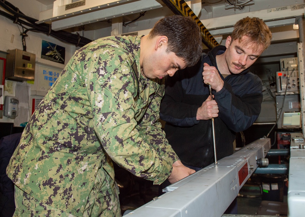 USS Ronald Reagan (CVN 76) Sailors perform maintenance