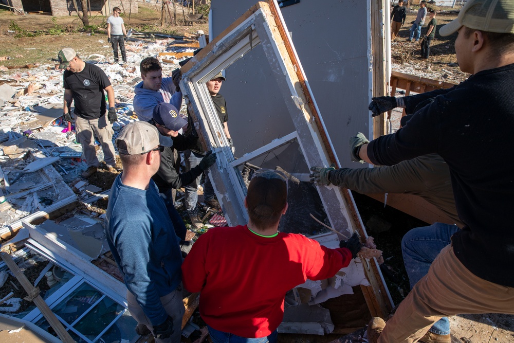 Fort Campbell Soldiers Assist in Tornado Relief