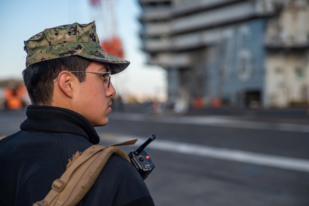 USS Ronald Reagan (CVN 76) Sailors perform daily flight deck tasks
