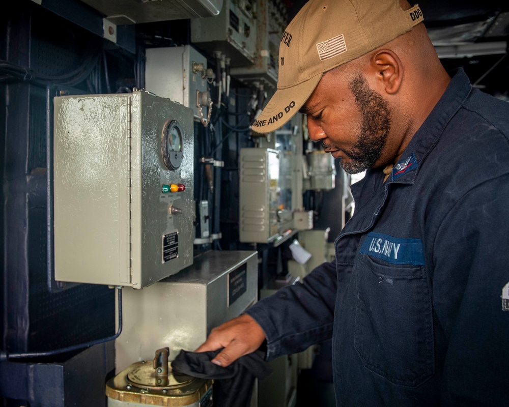 USS Hopper (DDG 70) Sailor Shines Brass