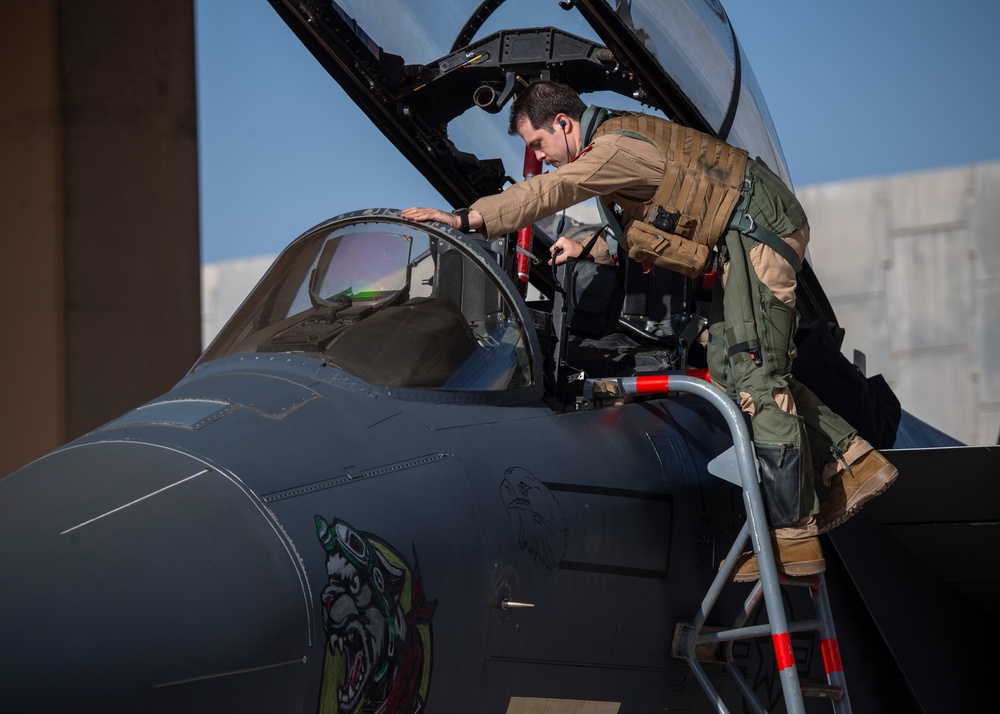 U.S., Qatar bolster capabilities during air defense and CSAR exercise