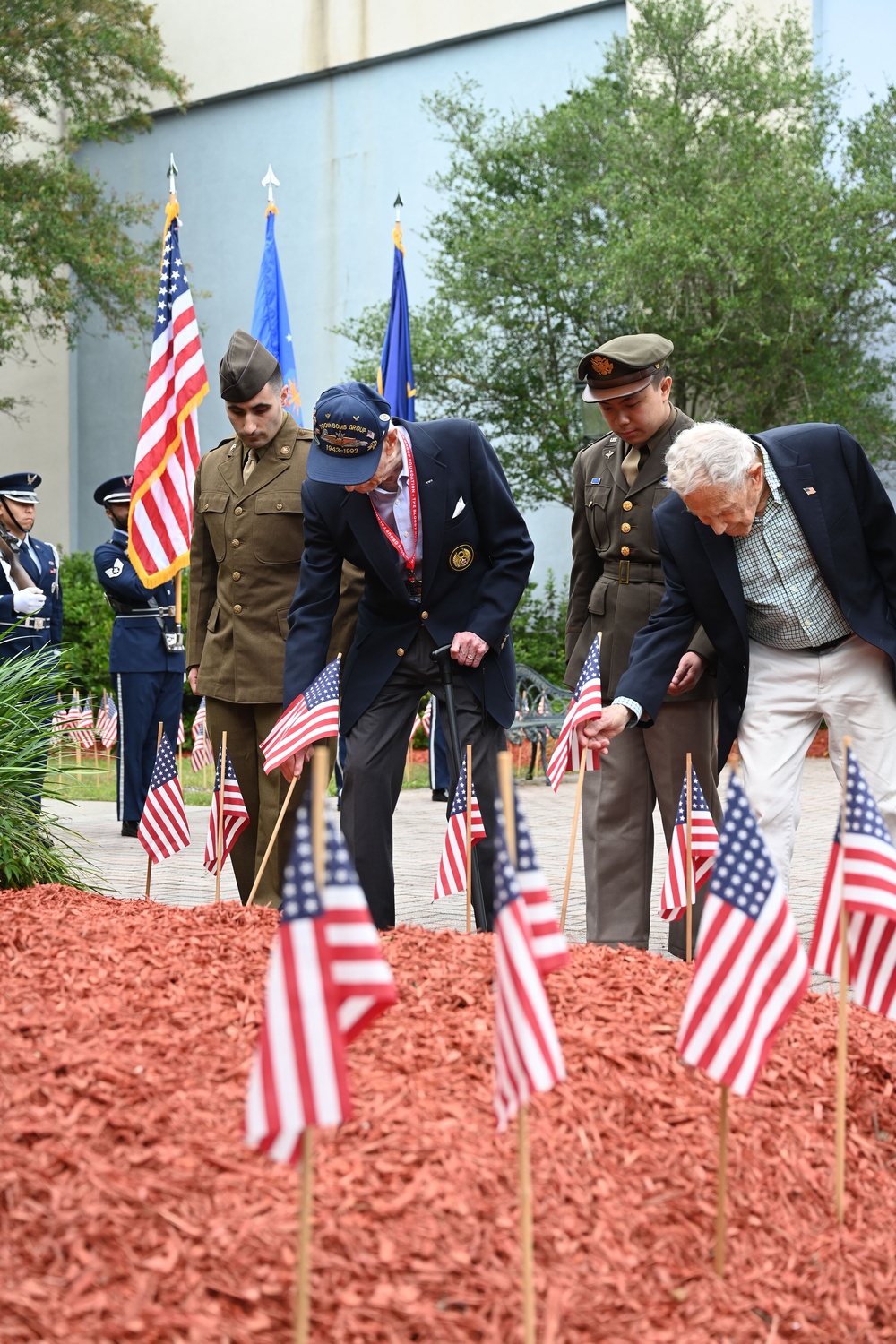 100th ARW Airmen meet legendary heroes of WWII at 100th BG reunion in Savannah