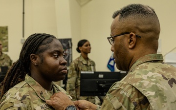 595th Transportation Brigade Soldier recognized for outstanding achievement