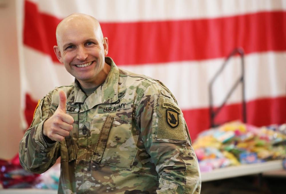 Joint Services Support brings some Holiday Magic to Guard families