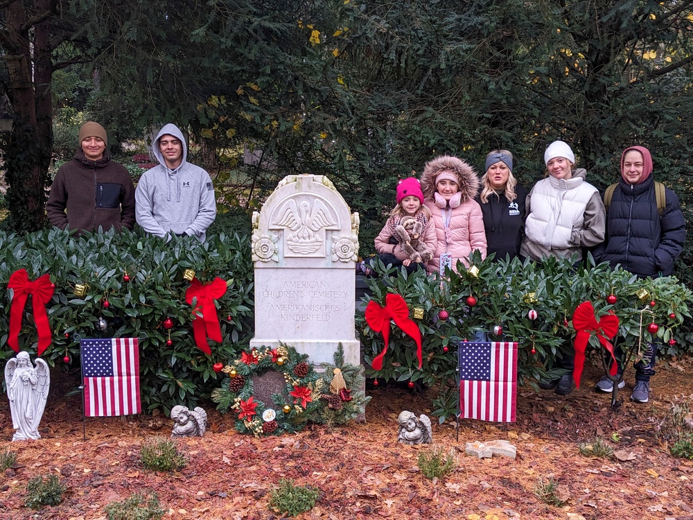 Soldiers clean up American children cemetery in Frankfurt
