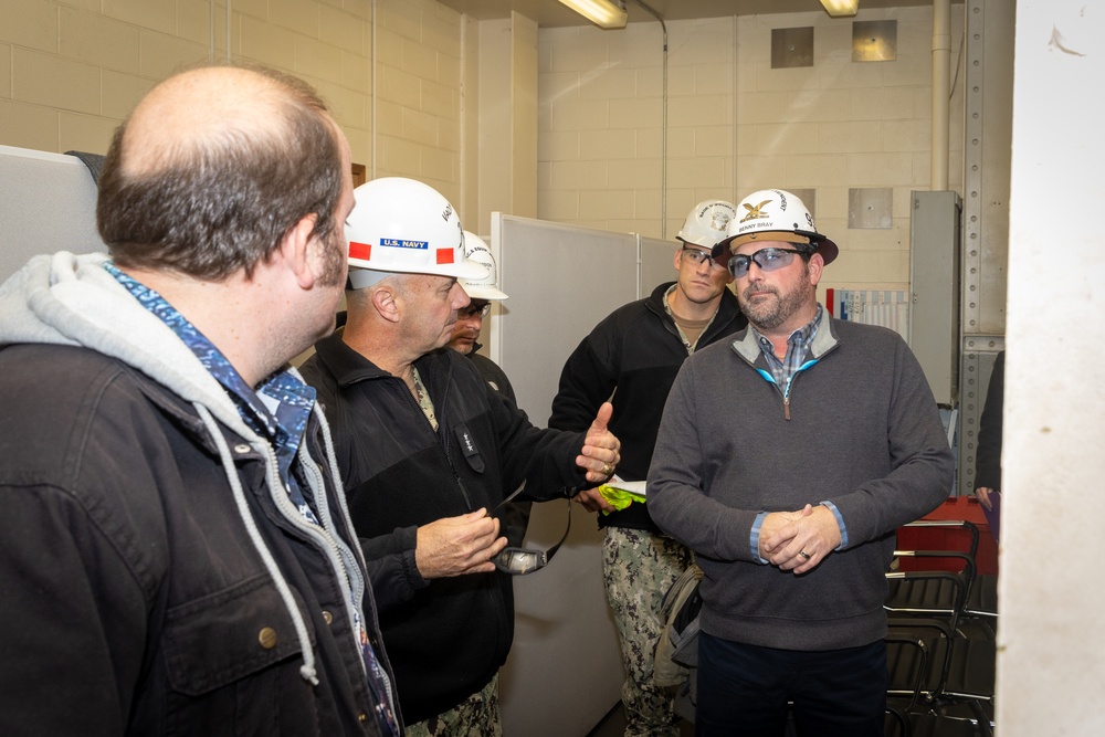 Vice Adm. Jim Kilby, commander, Task Force 80 and deputy commander, U.S. Fleet Forces visits Norfolk Naval Shipyard