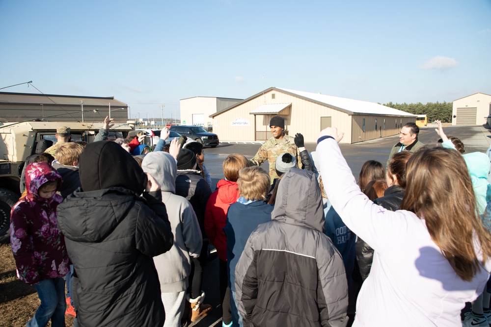 10th Mountain Soldiers Provide Hands-On STEM Learning
