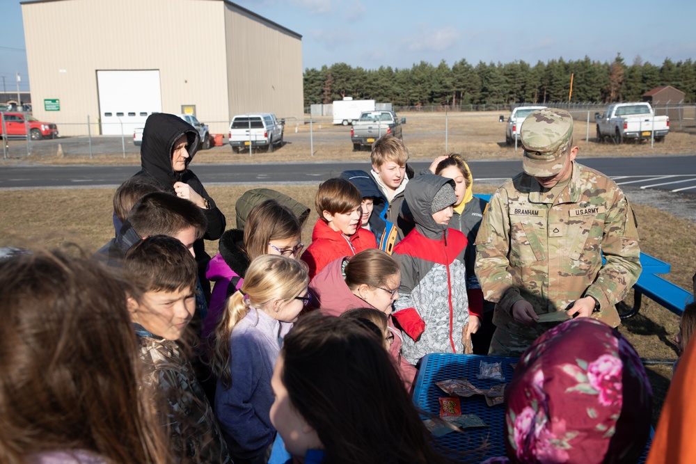 10th Mountain Soldiers Provide Hands-On STEM Learning