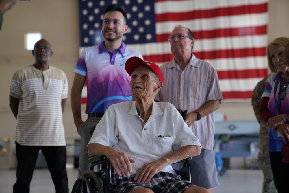 World War II veteran experiences modern cockpit