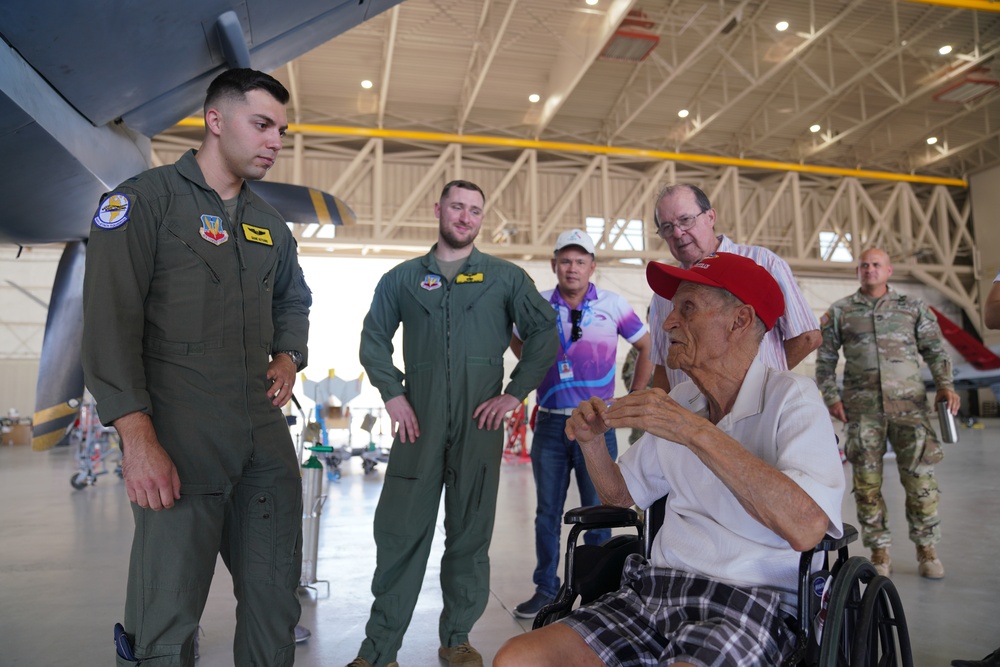 World War II veteran experiences modern cockpit