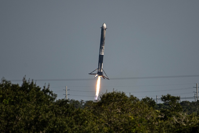 Falcon Heavy - PSYCH Side Booster Landing