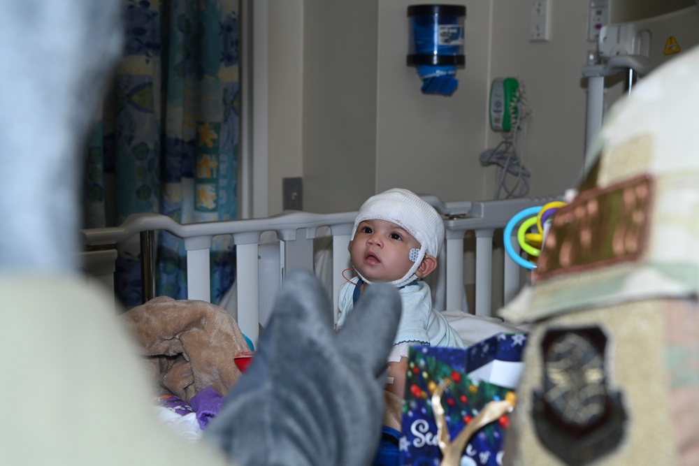 MacDill Visits Children's Hospital