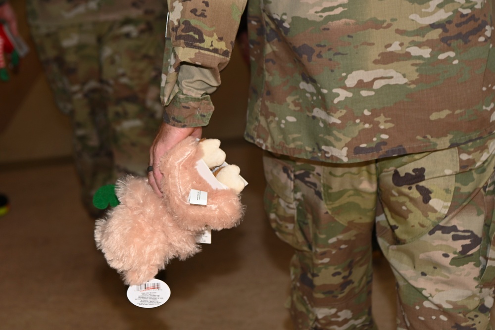 MacDill Visits Children's Hospital