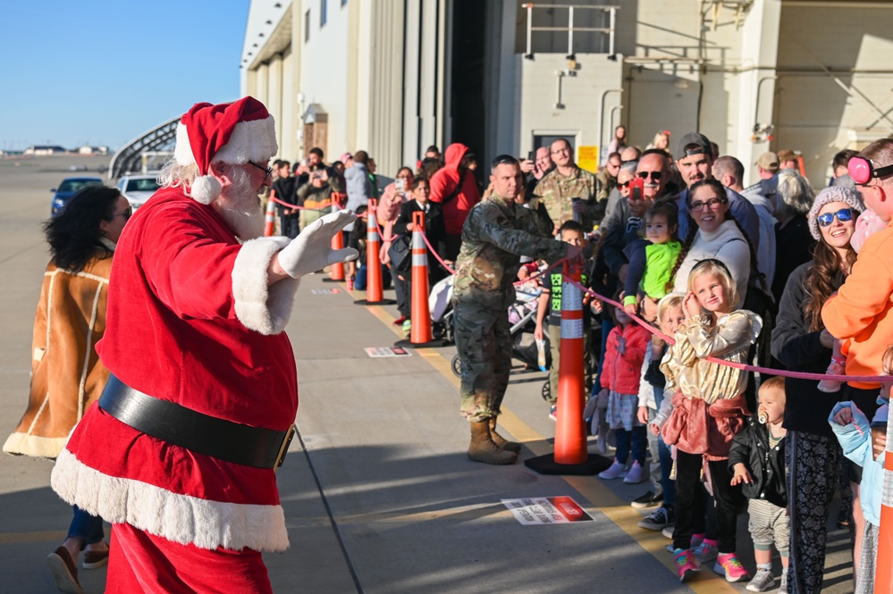 Santa Comes to Reece Town