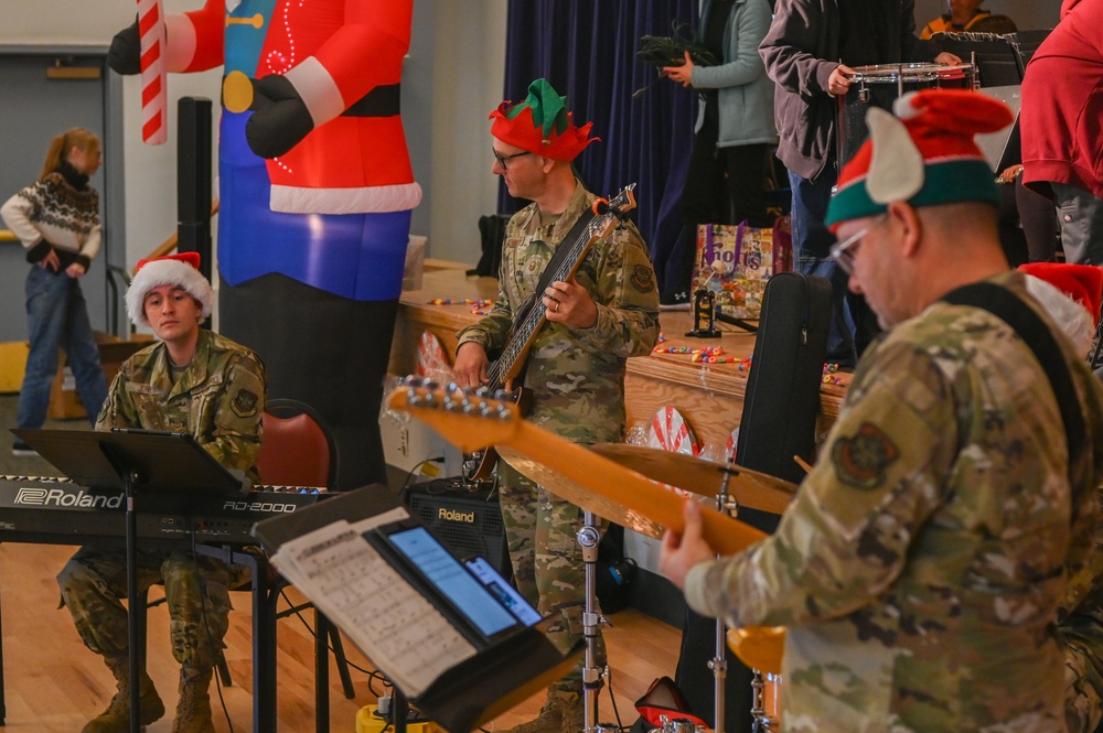Santa Comes to Reece Town