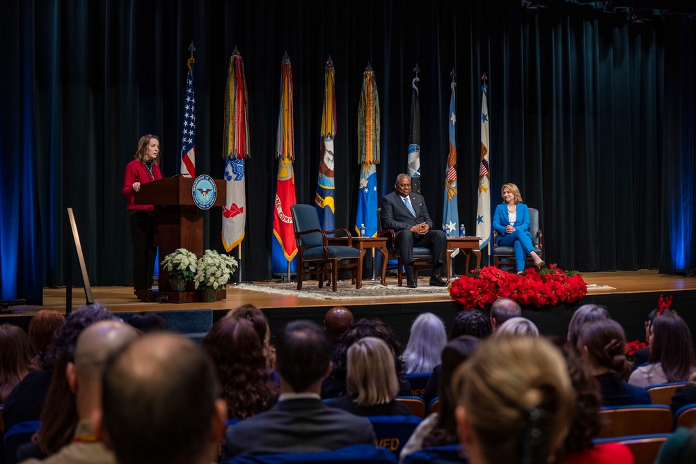 SD Austin and DSD Hicks Host Holiday Town Hall Meeting