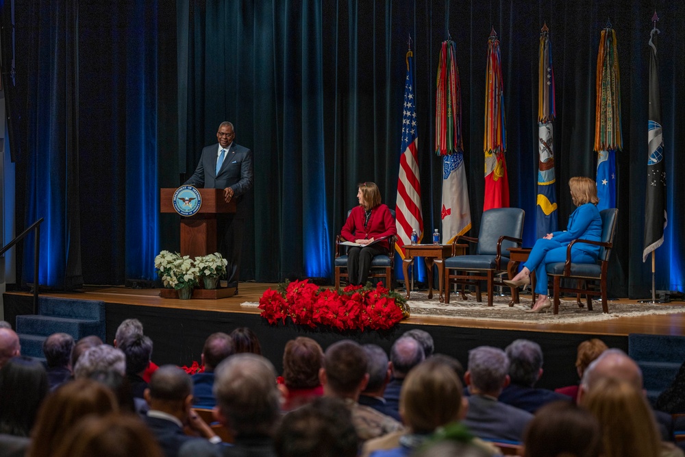SD Austin and DSD Hicks Host Holiday Town Hall Meeting