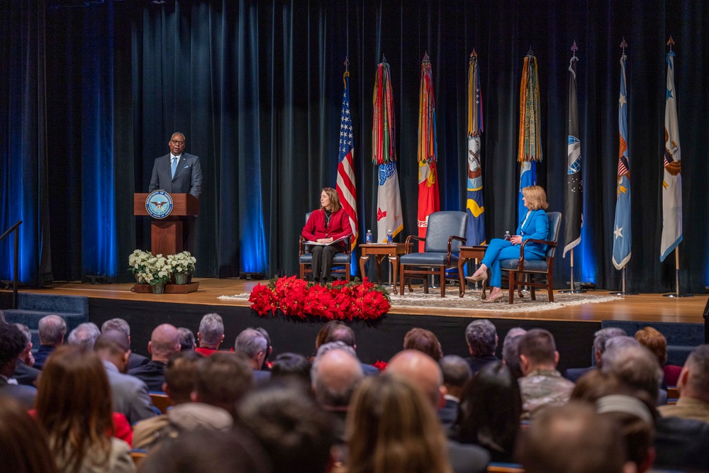 SD Austin and DSD Hicks Host Holiday Town Hall Meeting
