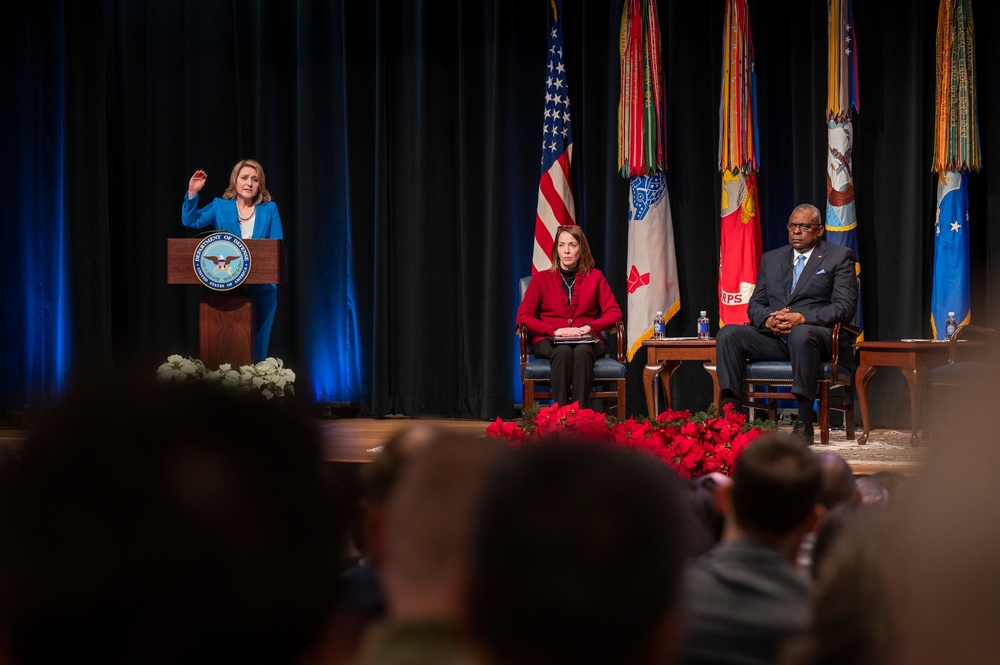 SD Austin and DSD Hicks Host Holiday Town Hall Meeting