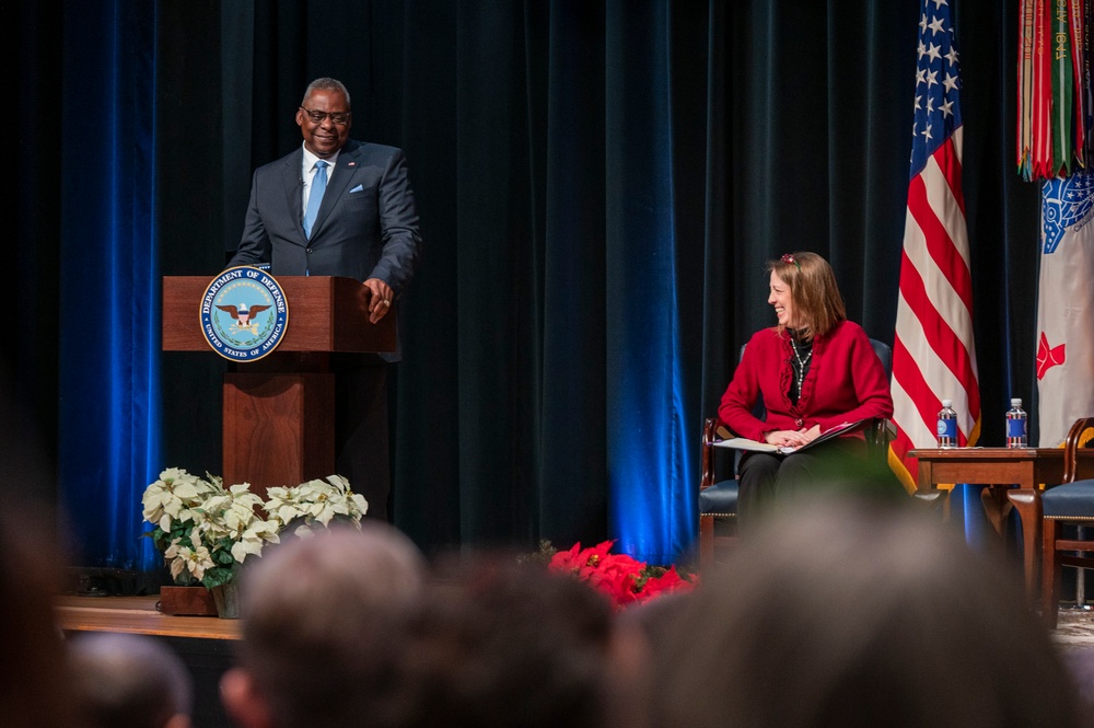 SD Austin and DSD Hicks Host Holiday Town Hall Meeting
