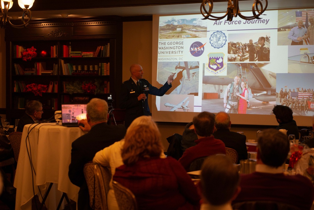 Col. Carlson speaks to members of the Aero Club of Buffalo