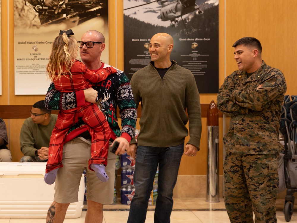 Marine Corps Support Facility New Orleans hosts holiday event